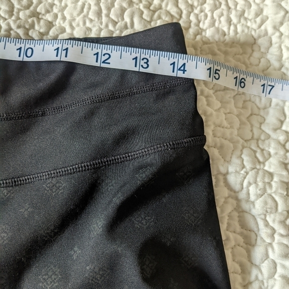 ATHLETA Black Cropped Leggings reflective M - Picture 8 of 11